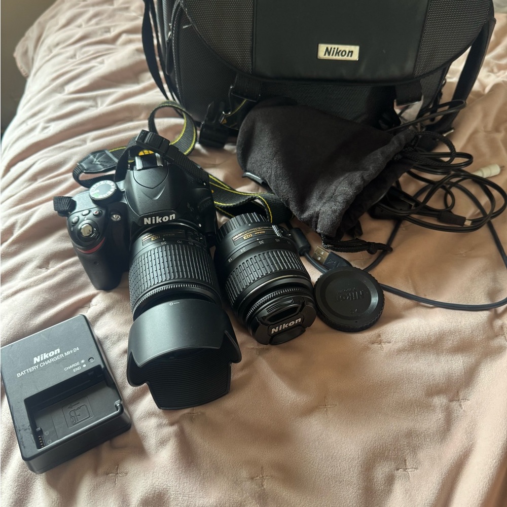 Nikon 3200 with extra lense - carrying case & more